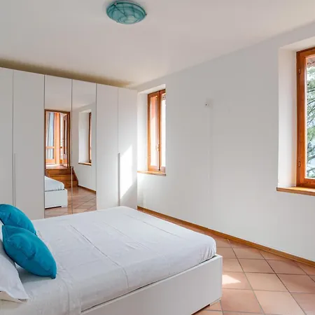 Apartamento Guesthost - Maison Laghee-bright With Balcony, View!