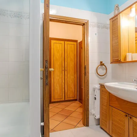 Apartamento Guesthost - Maison Laghee-bright With Balcony, View!