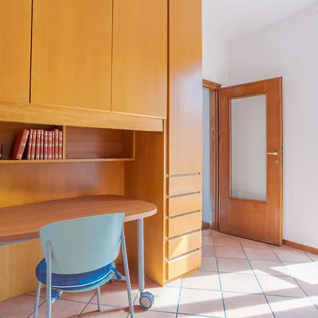 Guesthost - Maison Laghee-bright With Balcony, View! *